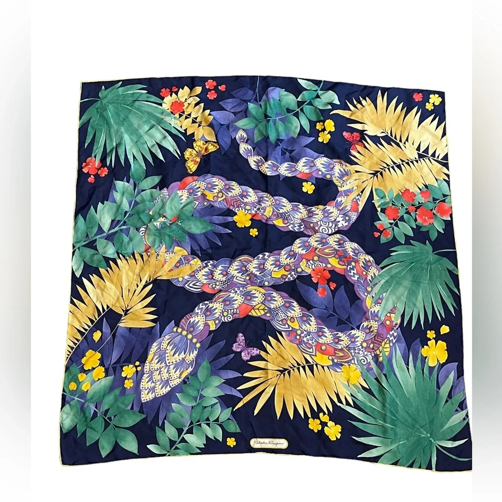SALVATORE FERRAGAMO beautiful Print Silk Large Scarf